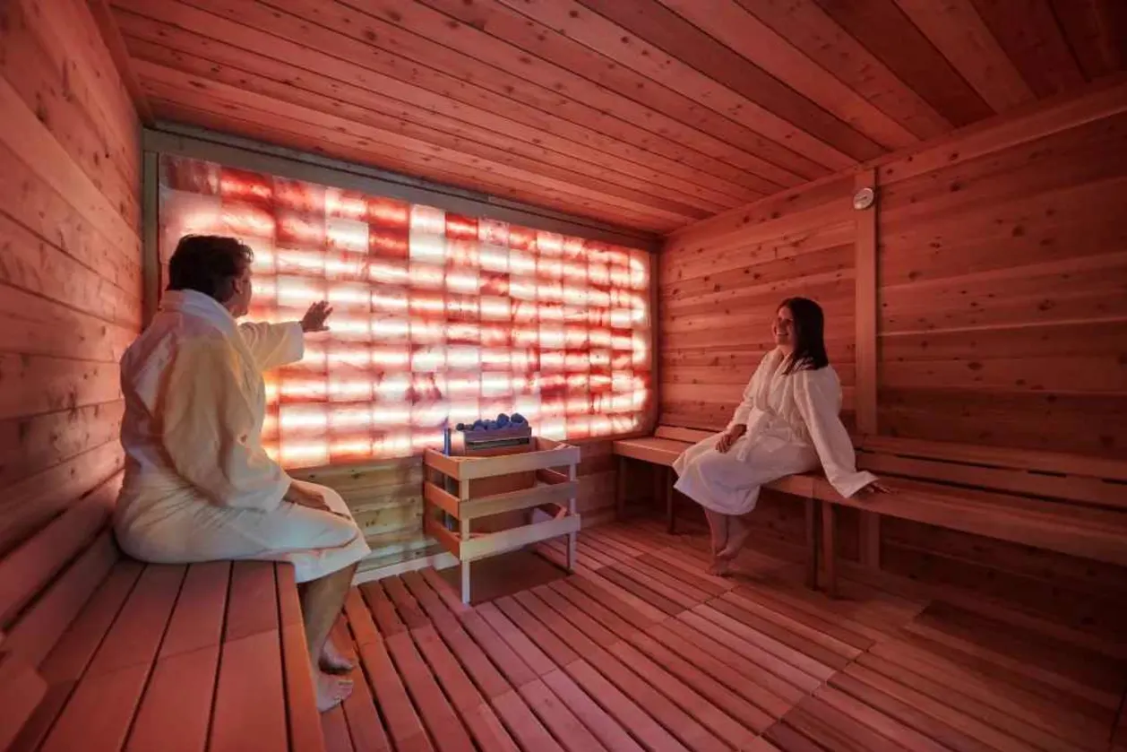 Eupepsia wellness resort women in salt room